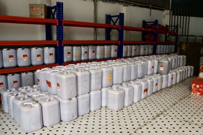 Toàn bộ hàng hoá vi phạm đã bị niêm phong để xử lý theo quy định. Ảnh: Quyên Lưu