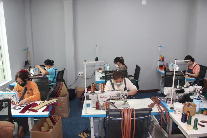 Hoạt động sản xuất tại xưởng Maries góp phần tạo việc làm, ổn định thu nhập cho lao động nông thôn.