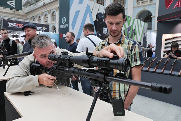 Súng bắn tỉa tích hợp AI "Dvonik". Ảnh: Lenta