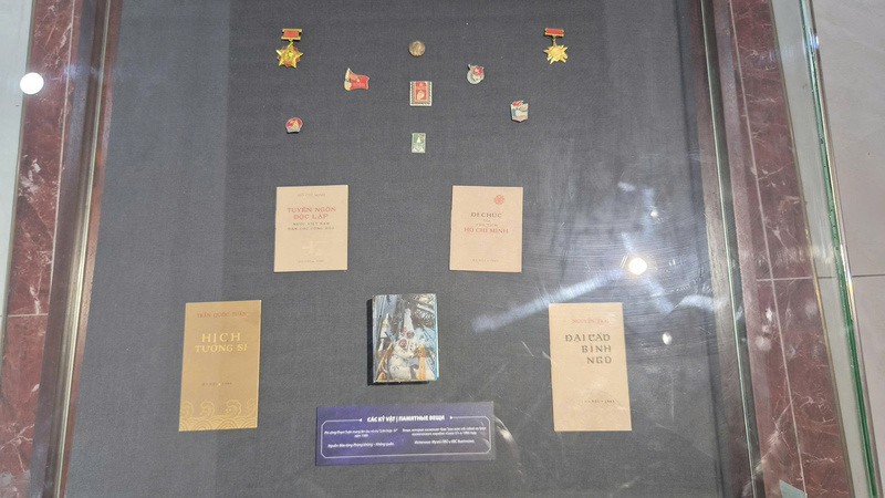 Các kỷ vật của Phi công Phạm Tuân mang lên tàu vũ trụ 'Liên hợp 37'