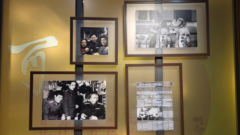 Các tài liệu, văn bản báo chí truyền thông về sự kiện trong bối cảnh lịch sử.