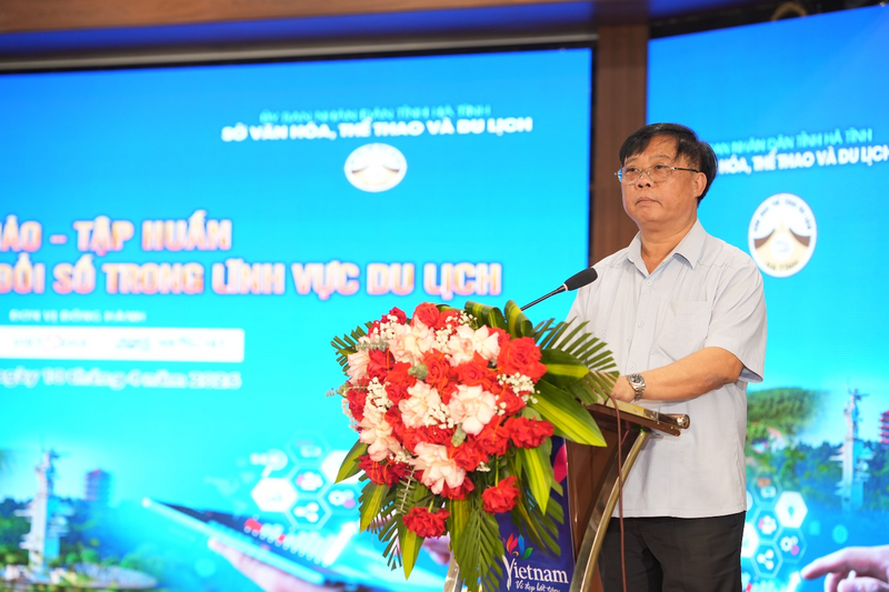 Phó Cục trưởng Cục Du lịch Quốc gia Việt Nam Phạm Văn Thủy phát biểu tại chương trình tập huấn