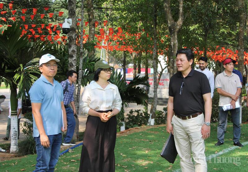 Song song với công tác chuyên môn, Ban tổ chức cũng chuẩn bị kỹ lưỡng về hậu cần, từ lưu trú, di chuyển đến các hoạt động bên lề nhằm tạo trải nghiệm trọn vẹn cho các đội bóng và người hâm mộ.