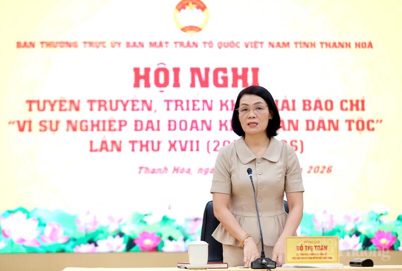 Bà Đỗ Thị Toán - Ủy viên Ban Thường vụ, Phó Chủ tịch Thường trực Ủy ban MTTQ Việt Nam tỉnh Thanh Hoá phát biểu tại hội nghị. Ảnh: Ngô Nhung