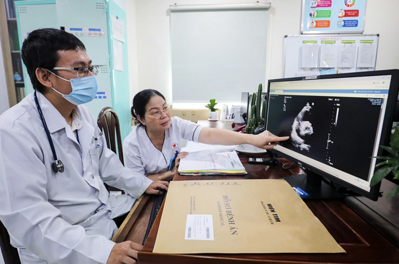 Bệnh án điện tử giúp người bệnh không phải lưu trữ và mang theo giấy tờ khi đi khám, chữa bệnh. Ảnh: Nhật Thịnh