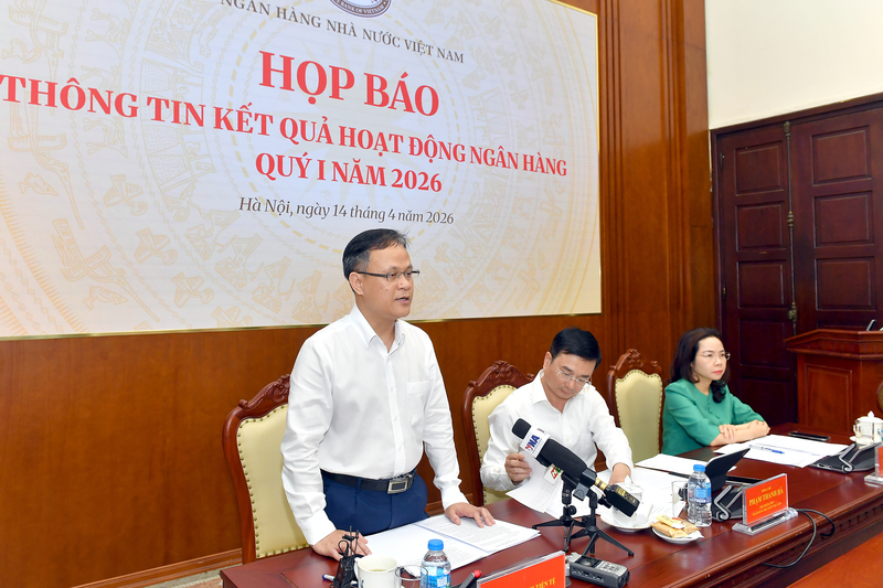 Ông Phạm Chí Quang, Vụ trưởng Vụ Chính sách tiền tệ phát biểu tại họp báo. Ảnh: SBV