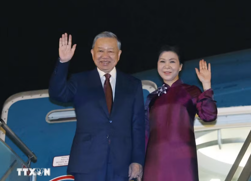 Tổng Bí thư, Chủ tịch nước Tô Lâm và Phu nhân rời Hà Nội, lên đường thăm cấp Nhà nước đến Trung Quốc. Ảnh: Thống Nhất/TTXVN