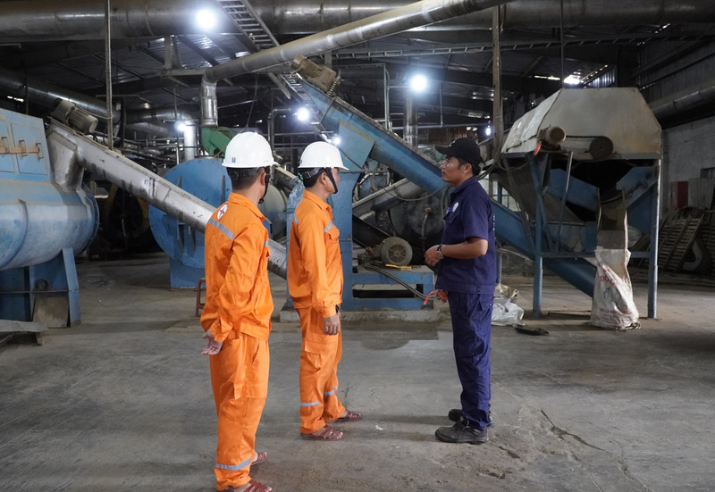 Các điện lực thành viên EVNCPC đã ký thỏa thuận điều chỉnh phụ tải với 1.925 khách hàng, đạt 100%, với tiềm năng giảm tải khoảng 255,62 MW. Ảnh: Bình An