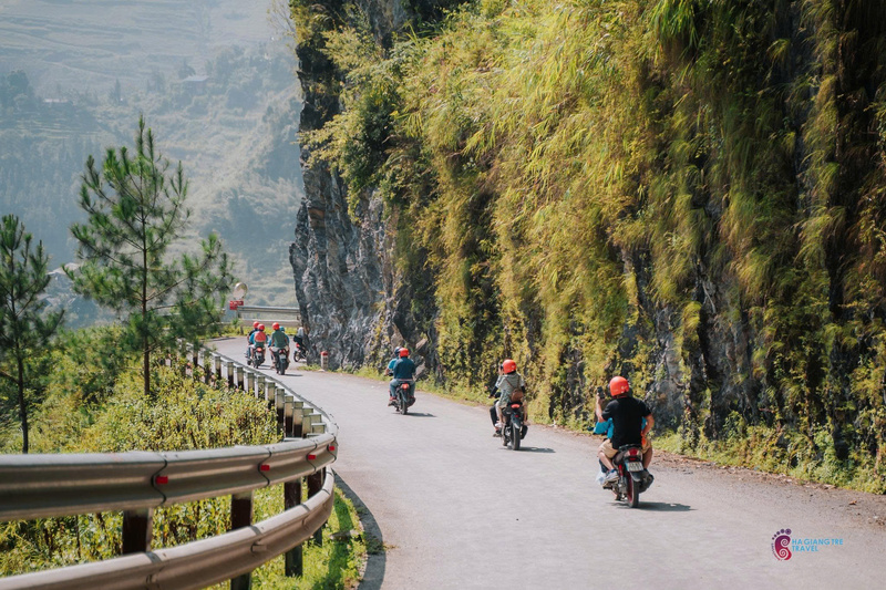 Tour trải nghiệm bằng xe mô tô, xe máy là sản phẩm đặc trưng, có sức hút lớn đối với khách du lịch khi đến Tuyên Quang. Ảnh minh họa