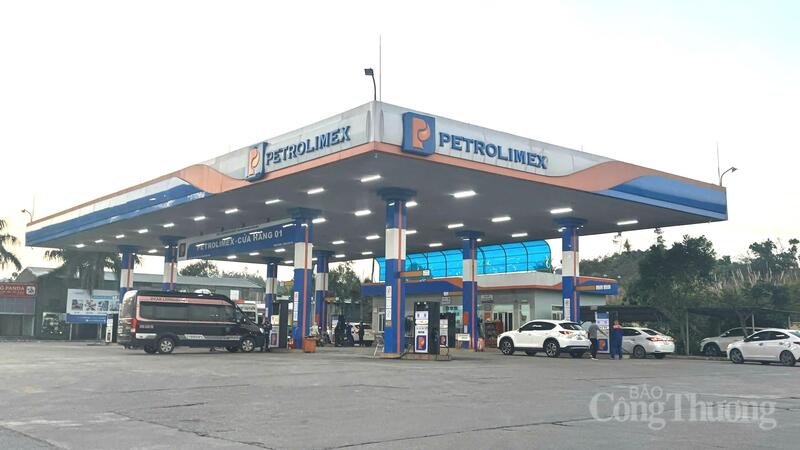 Nguồn cung xăng dầu trên địa bàn tỉnh Quảng Ninh được giữ ổn định. Ảnh minh hoạ