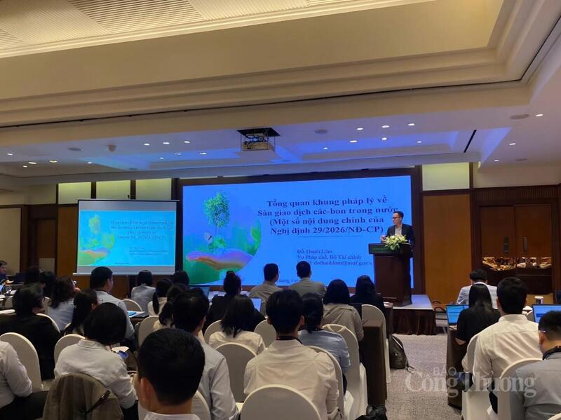 Ông Đỗ Thanh Lâm, đại diện Vụ Pháp chế (Bộ Tài chính) phát biểu tại khoá đào tạo.