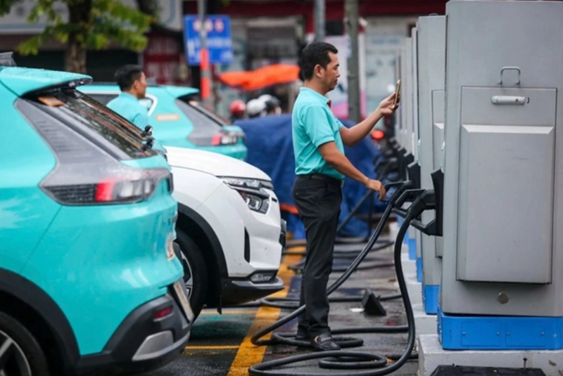 Xây dựng cơ chế khuyến khích đầu tư trạm sạc điện. Ảnh minh họa