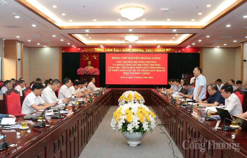 Đoàn công tác của Bộ Công Thương làm việc với UBND tỉnh Sơn La về triển khai các dự án trong Quy hoạch điện VIII điều chỉnh. Ảnh: ĐL