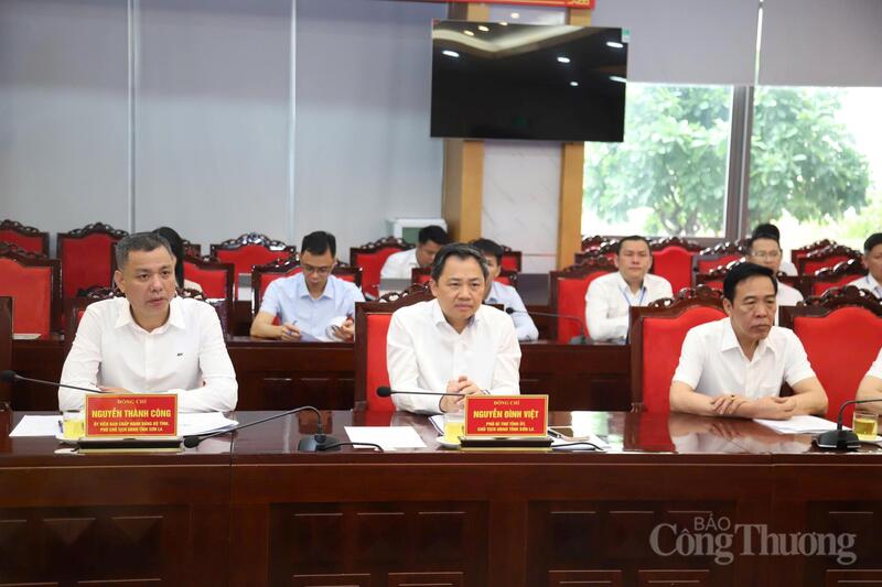 Lãnh đạo tỉnh Sơn La tại buổi làm việc. Ảnh: ĐL