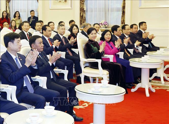 Phu nhân Ngô Phương Ly và các đồng chí lãnh đạo Đảng, Nhà nước tại buổi gặp mặt. Ảnh: Thống Nhất/TTXVN