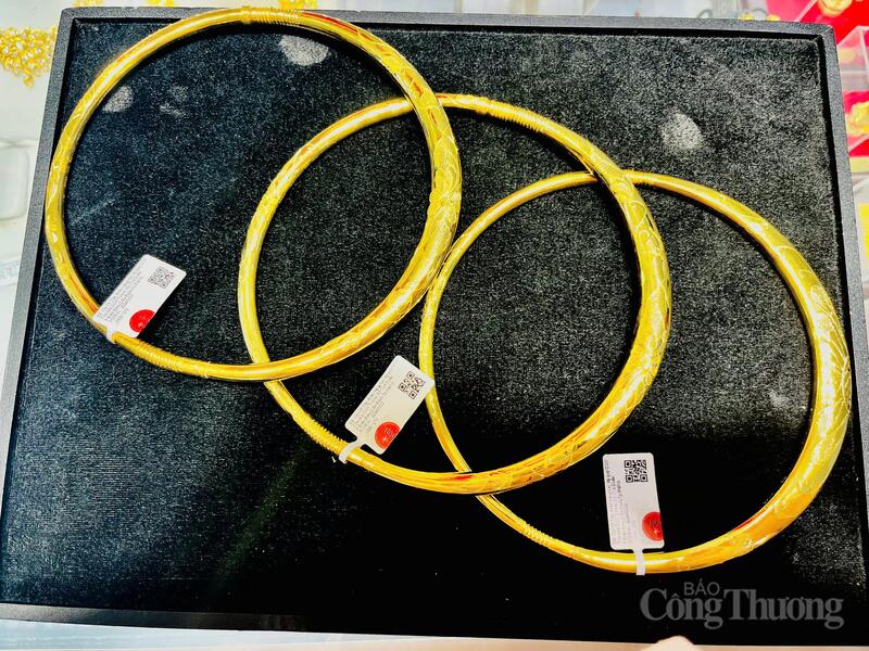 Dự báo tuần 13-17/4 của Tập đoàn Phú Quý cho thấy giá vàng quốc tế duy trì đà tăng, trong khi thị trường trong nước điều chỉnh giảm nhẹ, tiếp tục diễn biến lệch pha. Ảnh: P.C