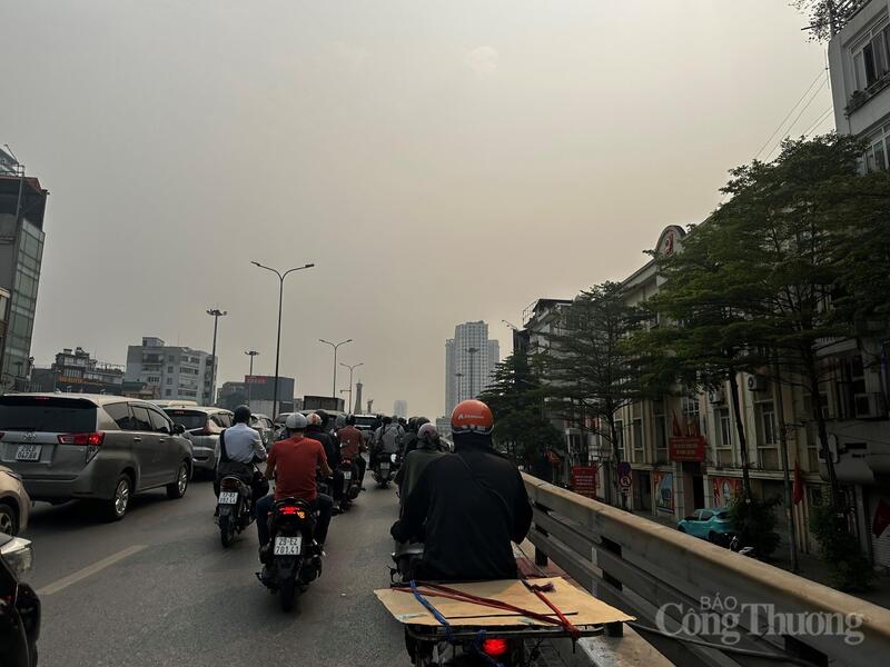 Nắng nóng gay gắt tác động mạnh đến đời sống người dân Thủ đô - 7