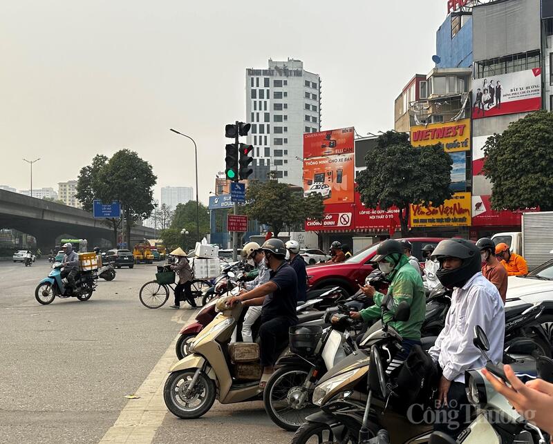 Nắng nóng gay gắt tác động mạnh đến đời sống người dân Thủ đô - 9