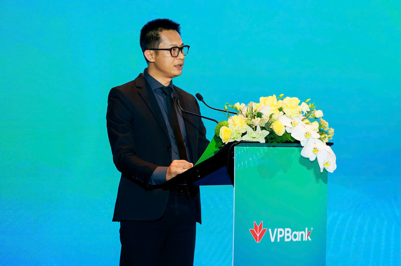 Ông Nguyễn Hồng Trung, Chủ tịch kiêm Tổng Giám đốc CAEX phát biểu tại lễ ký kết