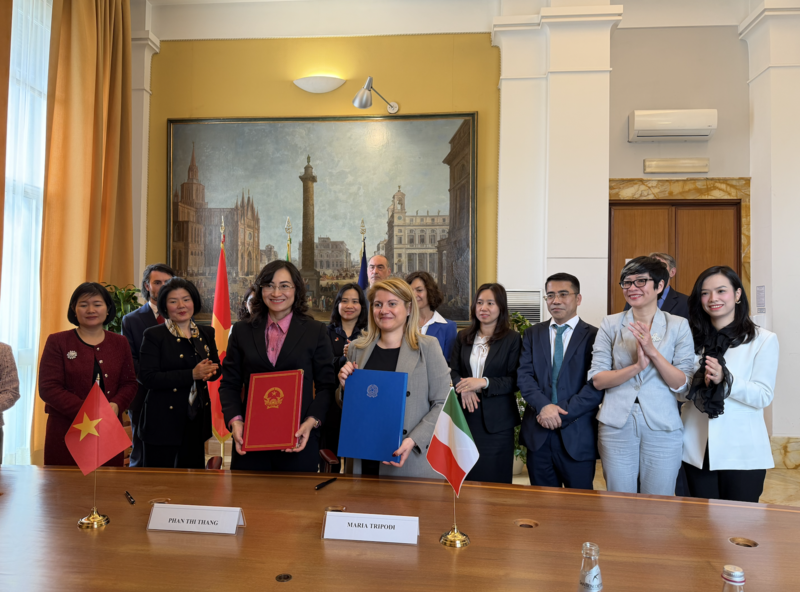 Hai bên đã ký kết Biên bản Khóa họp lần thứ X, Ủy ban Hỗn hợp về Hợp tác Kinh tế giữa Bộ Công Thương Việt Nam và Bộ Ngoại giao & Hợp tác Quốc tế Italia.