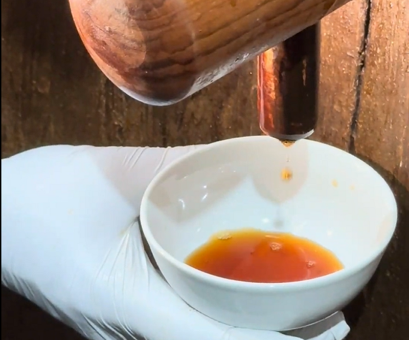 Nước mắm Lê Gia là thương hiệu truyền thống của Việt Nam đến các nước trên thế giới và xây dựng OCOP 5 sao đầu tiên của tỉnh Thanh Hoá. Ảnh: Lê Vinh