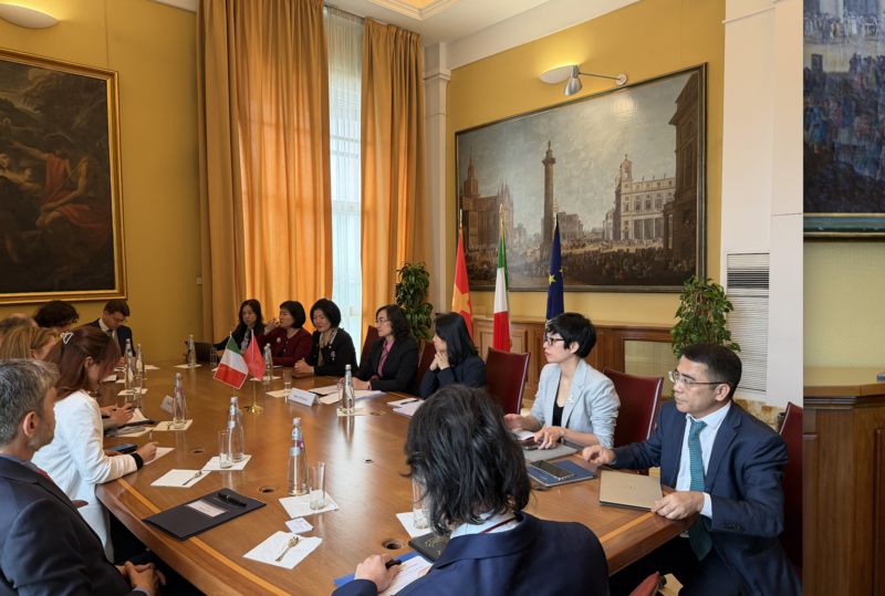 Toàn cảnh Khóa họp lần thứ X, Ủy ban Hỗn hợp về Hợp tác Kinh tế tại trụ sở Bộ Ngoại giao & Hợp tác Quốc tế Italia.
