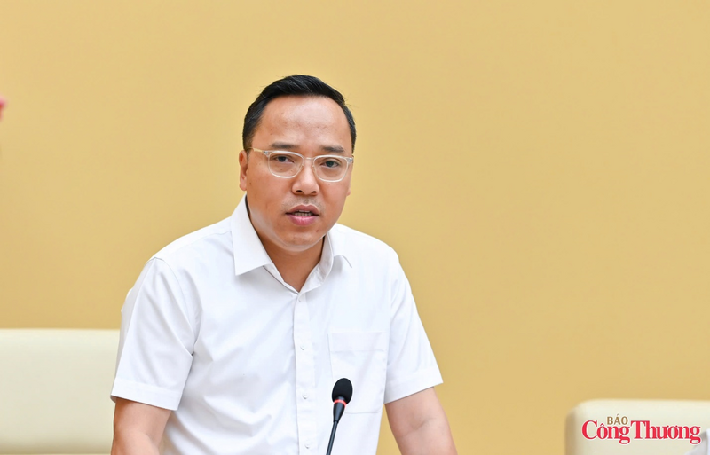 Thứ trưởng Nguyễn Hoàng Long phát biểu khai mạc, chỉ đạo hội nghị.