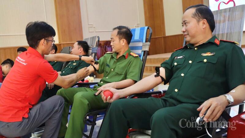 Gia Lai: Bộ đội hiến máu, lan tỏa nghĩa cử cao đẹp - 9