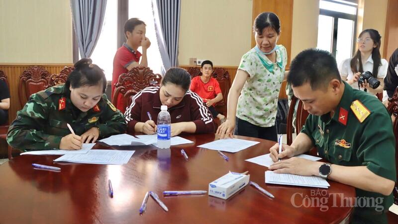 Hơn 200 cán bộ, chiến sĩ, người lao động của đơn vị cùng lực lượng công an, bộ đội biên phòng và cán bộ, người dân các xã Ia Pnôn, Ia Nan, Ia Dom đã trực tiếp tham gia hiến máu.