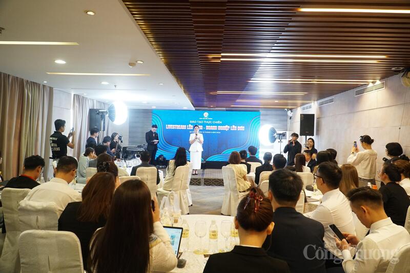 Trang bị kỹ năng bán hàng trực tuyến cho các doanh nghiệp Đà Nẵng trong bối cảnh thương mại số phát triển mạnh.