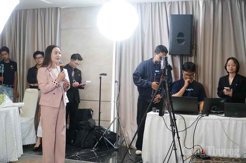 Doanh nghiệp Đà Nẵng thực hành các kỹ năng livestream tại chương trình “Livestream lên sóng – Doanh nghiệp lên đơn”.