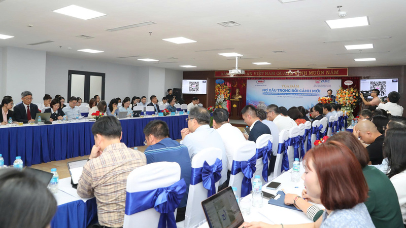 Toàn cảnh tọa đàm “Nợ xấu trong bối cảnh mới”.