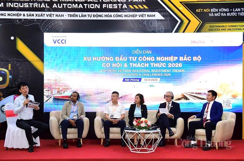 Các đại biểu tham gia diễn đàn.