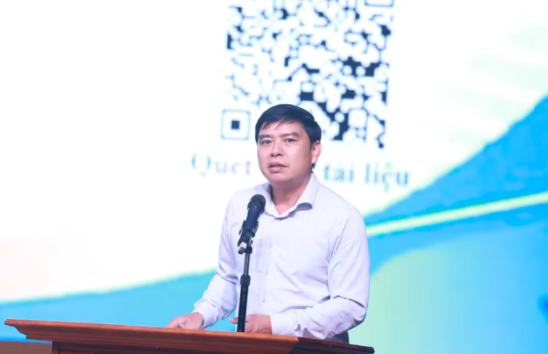 Ông Phạm Vũ Quốc Bình, Phó Cục trưởng Cục Giáo dục nghề nghiệp - Giáo dục thường xuyên phát biểu tại hội nghị. Ảnh: Đình Tuệ