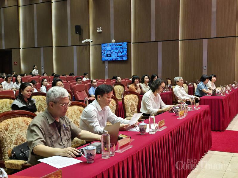 Các đại biểu tham dự hội nghị