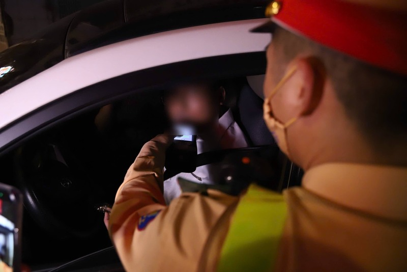 Lực lượng cảnh sát giao thông kiểm tra chuyên đề nồng độ cồn. Ảnh: Cục Cảnh sát giao thông