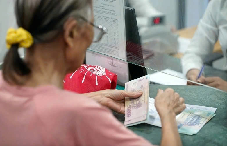 Theo phương án được đề xuất, mức thu nhập bình quân tháng trong năm của người phụ thuộc sẽ được nâng lên 3 triệu đồng, thay cho ngưỡng 1 triệu đồng đang hiện hành. Ảnh minh hoạ