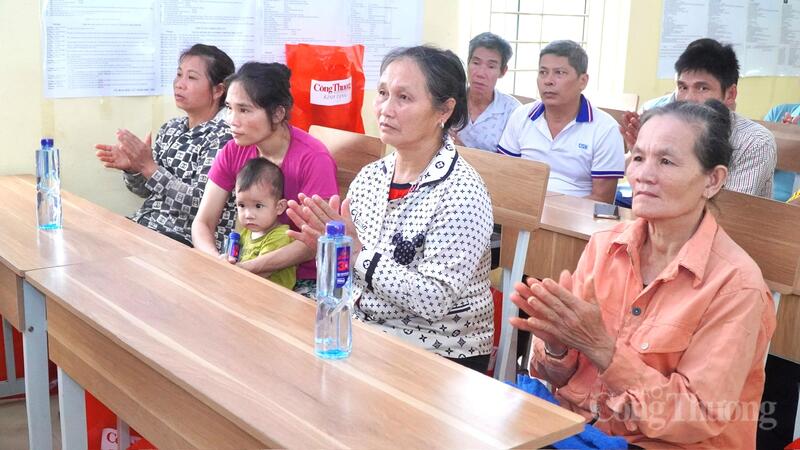 Chương trình được tổ chức với mục tiêu thiết thực nhằm bày tỏ lòng biết ơn sâu sắc đối với các gia đình có công với cách mạng. Ảnh: Minh Trang