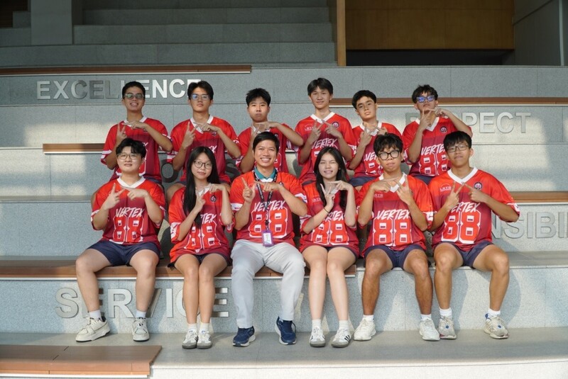 Học sinh LSTS tích cực hoàn thiện robot, sẵn sàng tranh tài quốc tế.