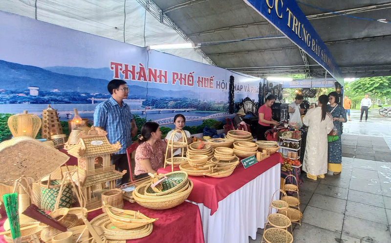Hội chợ thương mại Festival Huế năm 2026 là dịp giới thiệu sản phẩm nông sản, đặc sản, OCOP, thủ công mỹ nghệ, công nghiệp nông thôn... của thành phố Huế. Ảnh: Nguyễn Tuấn