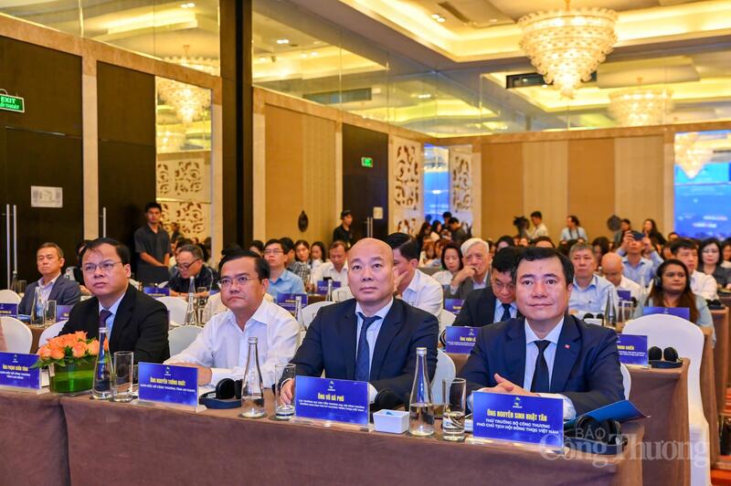 Các đại biểu tham dự lễ khai mạc Tuần lễ Thương hiệu quốc gia Việt Nam năm 2026. Ảnh: Nam Nguyễn