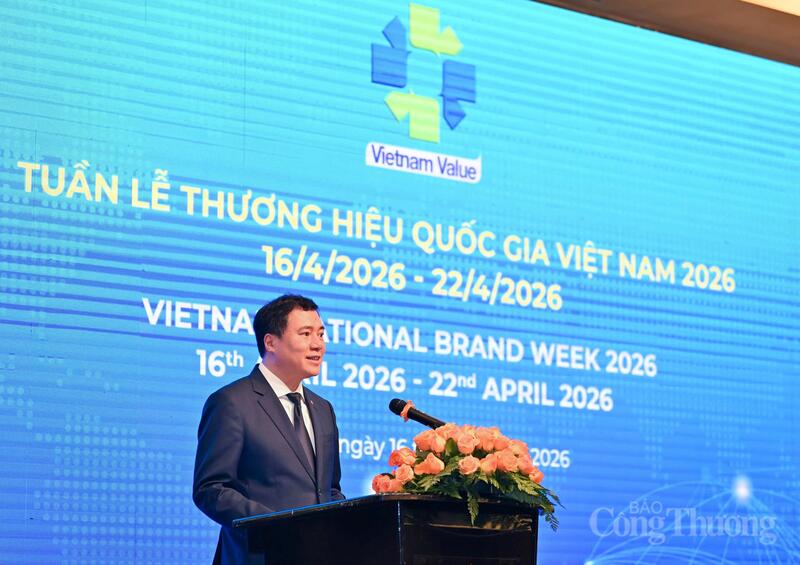 Thứ trưởng Bộ Công Thương Nguyễn Sinh Nhật Tân phát biểu khai mạc. Ảnh: Nam Nguyễn