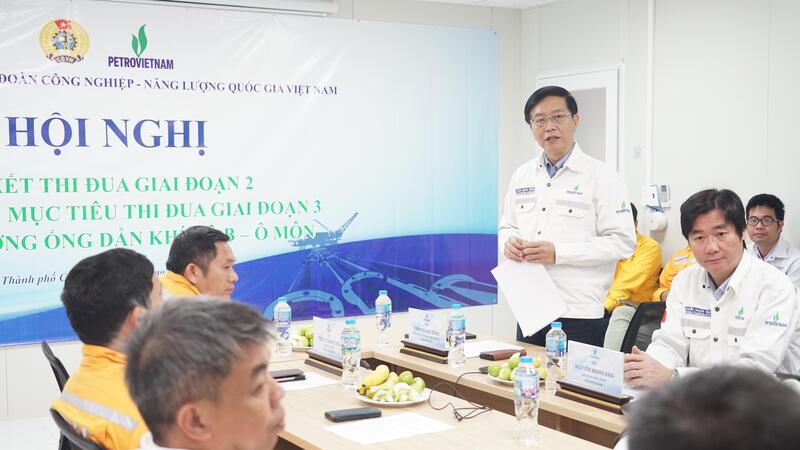 Phó Bí thư Thường trực Đảng ủy Petrovietnam phát biểu chỉ đạo tại Hội nghị sơ kết thi đua giai đoạn 2 và triển khai thi đua giai đoạn 3 của Dự án đường ống dẫn khí Lô B - Ô Môn.