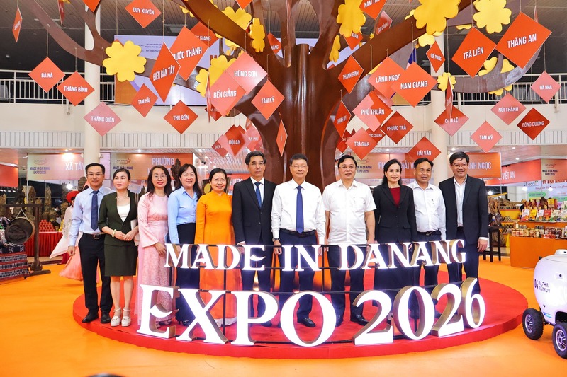 Khu vực trưng bày, giới thiệu các sản phẩm tiêu biểu, đặc trưng của các xã, phường trên địa bàn TP. Đà Nẵng. Ảnh: Diễm Phúc