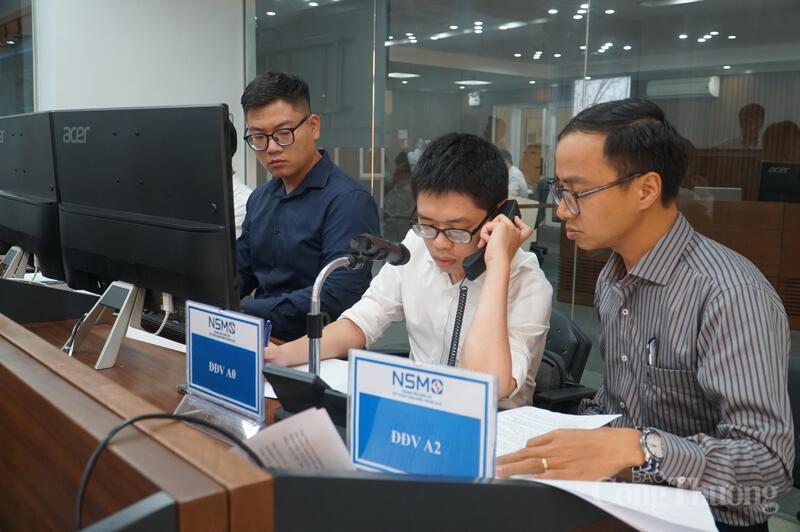 Điều độ viên của NSMO trao đổi nhanh với CSO về phương án xử lý sự cố