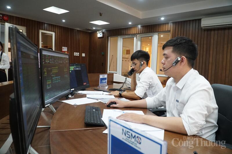 Điều độ viên của CSO thông báo đến các nhà máy thủy điện, nhà máy điện năng lượng mặt trời giảm hoặc ngừng phát điện lên lưới để xử lý sự cố