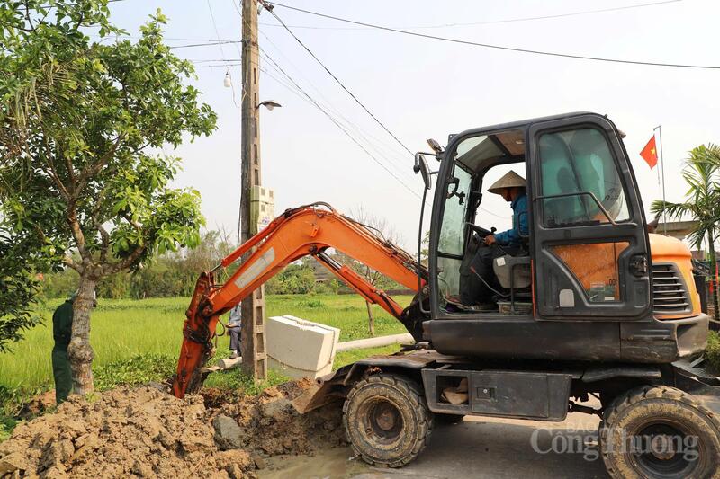 Đẩy nhanh các dự án lưới điện nhằm giảm áp lực lên phụ tải trong mùa nắng nóng. Ảnh: Trọng Tùng