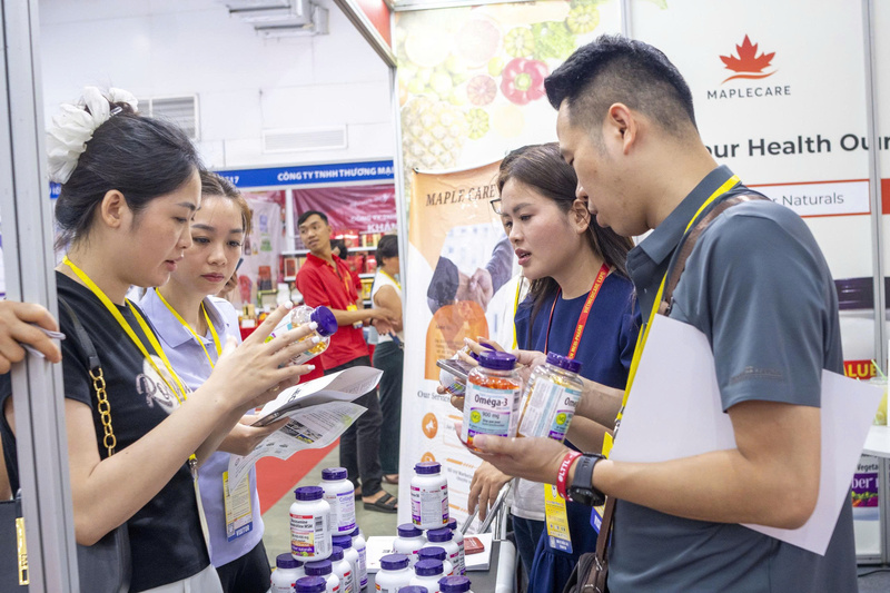 Các hoạt động giao thương, giới thiệu sản phẩm; tuyên truyền phổ biến kiến thức chăm sóc sức khỏe cộng đồng