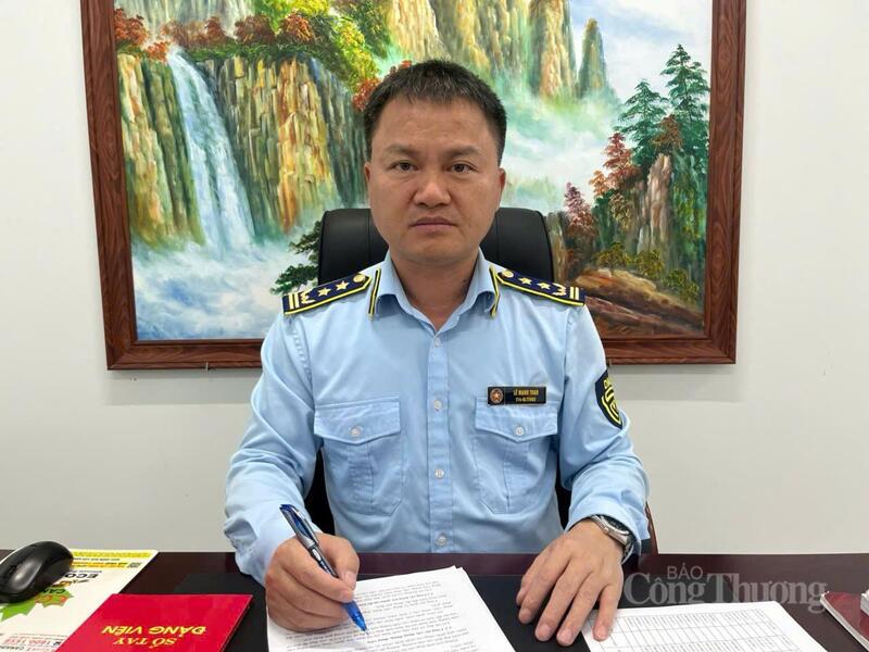 Ông Lê Mạnh Thao, Quyền Chi cục trưởng Chi cục Quản lý thị trường tỉnh Tuyên Quang trả lời phỏng vấn của phóng viên Báo Công Thương. Ảnh: Văn Thi