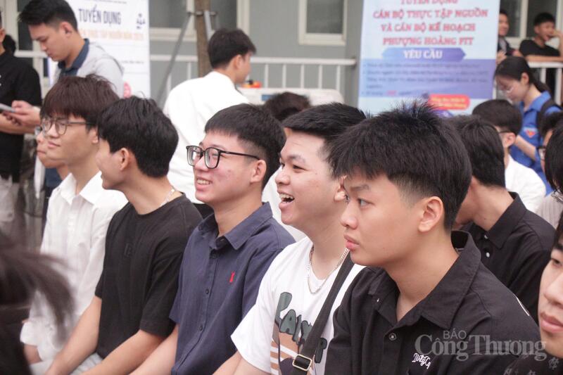 Hàng chục doanh nghiệp 'săn' kỹ sư tại Trường Đại học Điện lực - 2